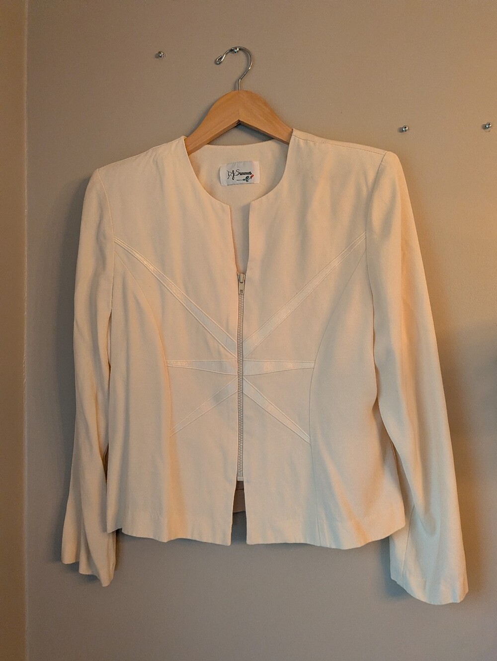 D.J. Summers Vintage Women's Cream Zip-Front Collarless Blazer
